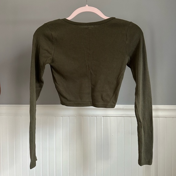 Garage long sleeve cropped V neck top. - Picture 3 of 3
